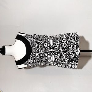 Simply French Black & White Ruffle Lined Tank Size L
